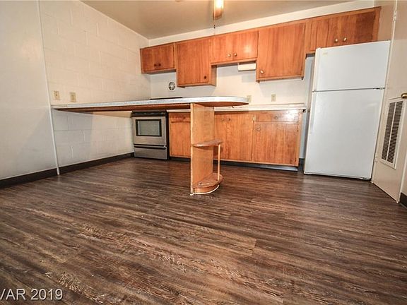 4th image of 3718 Hazelwood St APT 18