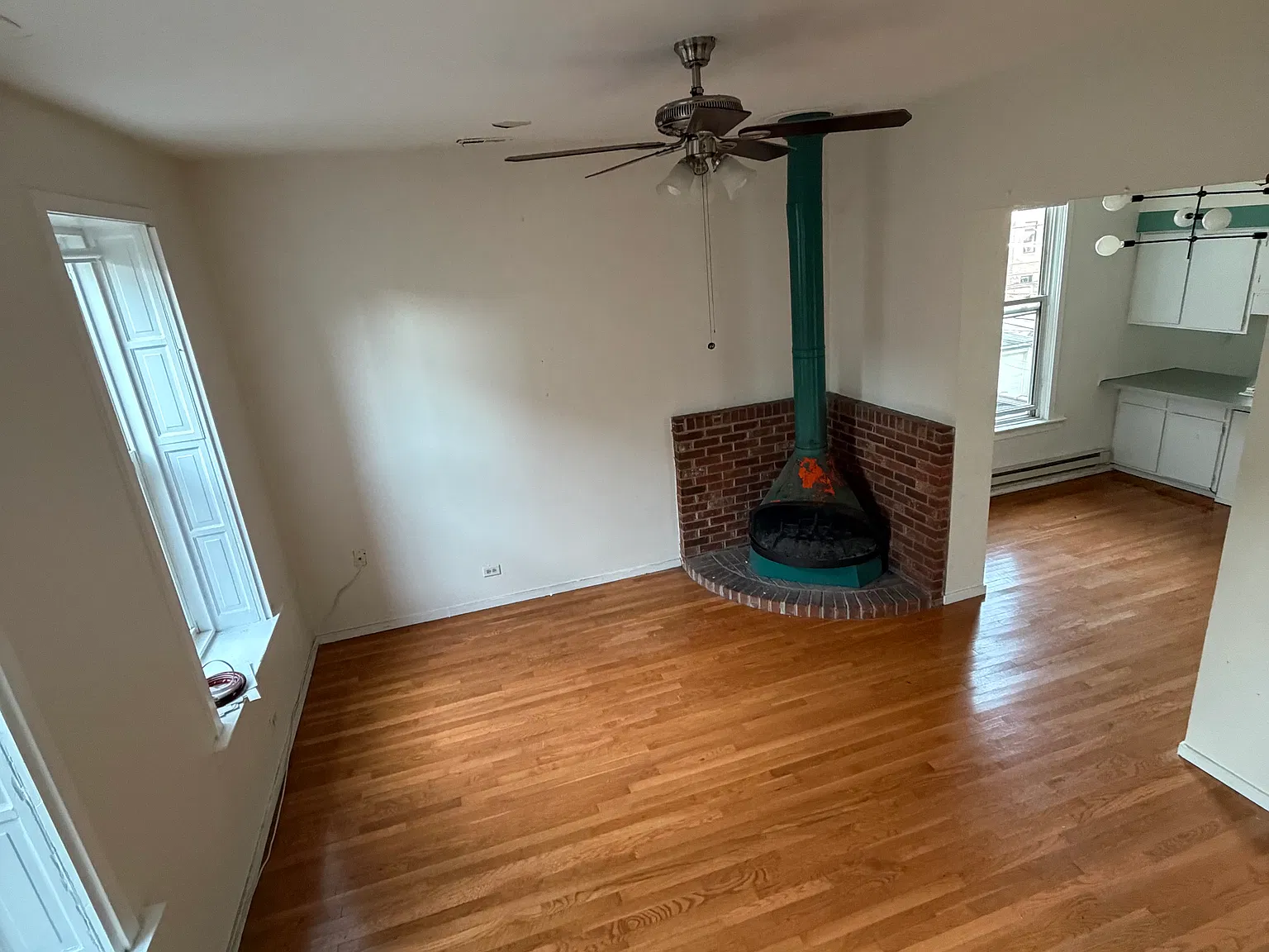 3 bed, 1700 sqft, $3,000 — Photo 2