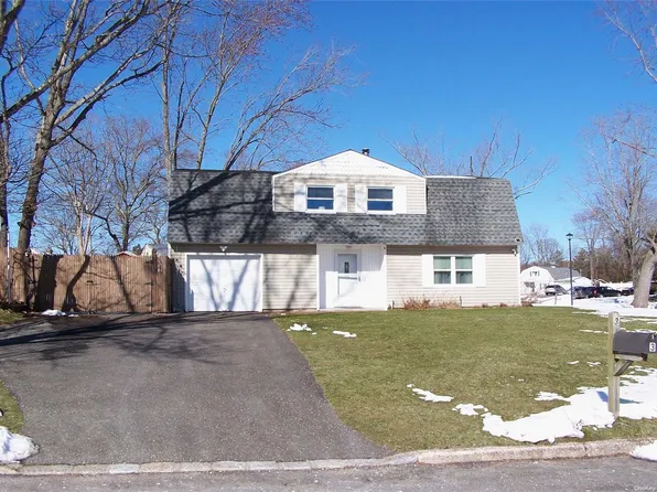 3 Hayuta Court, Holtsville, NY 11742