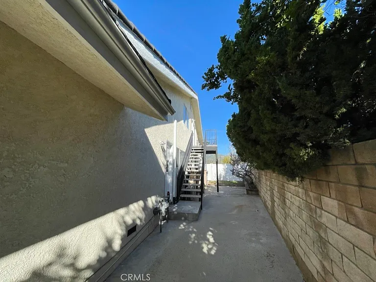 19153 Clymer St — Photo 14