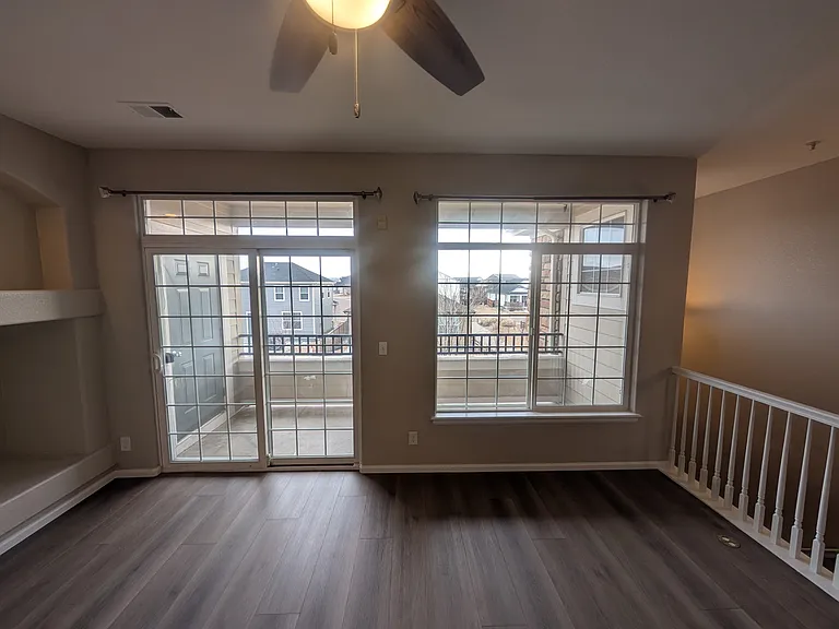 452 Black Feather Loop — Photo 3