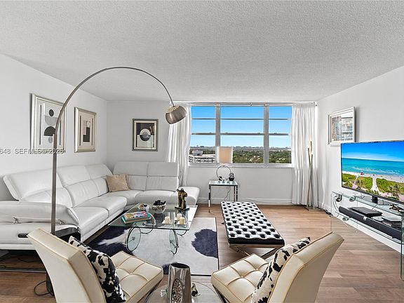 3rd image of 1301 Miami Gardens Dr APT 1515W