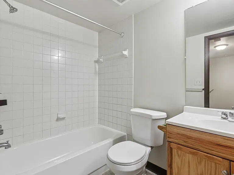 Valley Park Townhomes — Photo 14