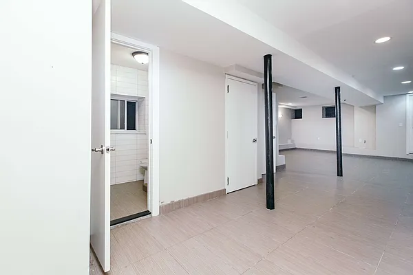 Rented by Nooklyn NYC LLC | media 64