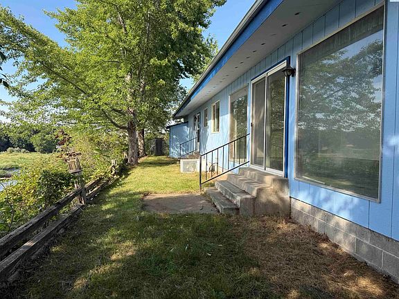 3rd image of 1425 Riverside Dr