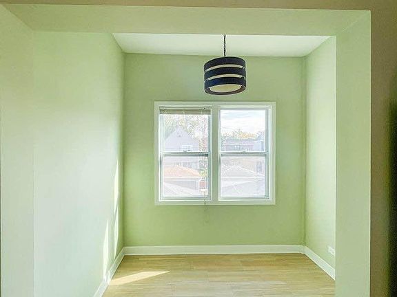 4th image of 3051 N Gresham Ave #2N