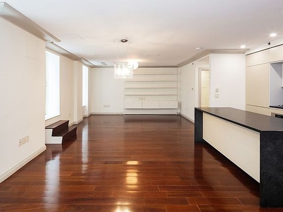 5th image of 55 Wall St APT 930