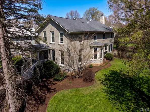 16 W Elizabeth St, Skaneateles, NY 13152