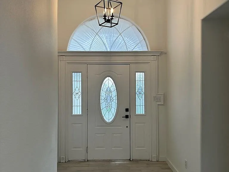 2522 Country Dr N — Photo 3