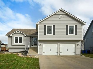 1024 SE 11th St, Lees Summit, MO 64081
