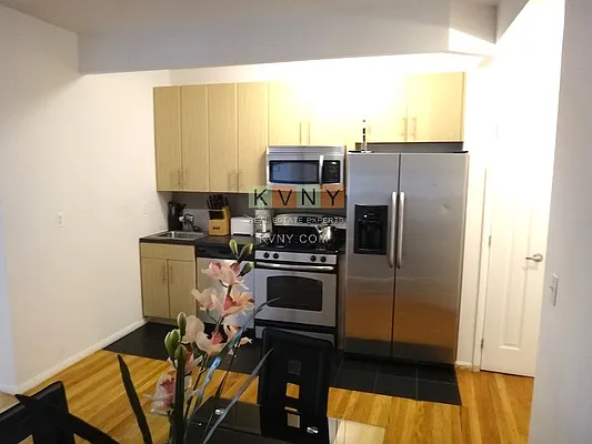 Rented by KVNY Soho | media 17