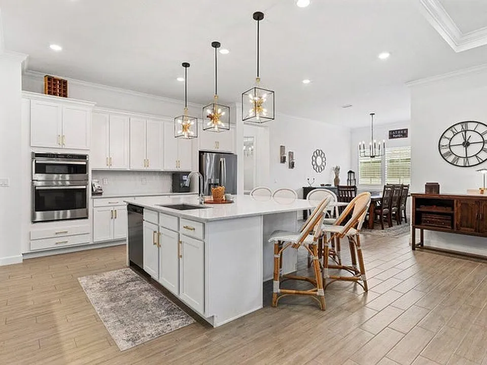 962 Castaway Ct
