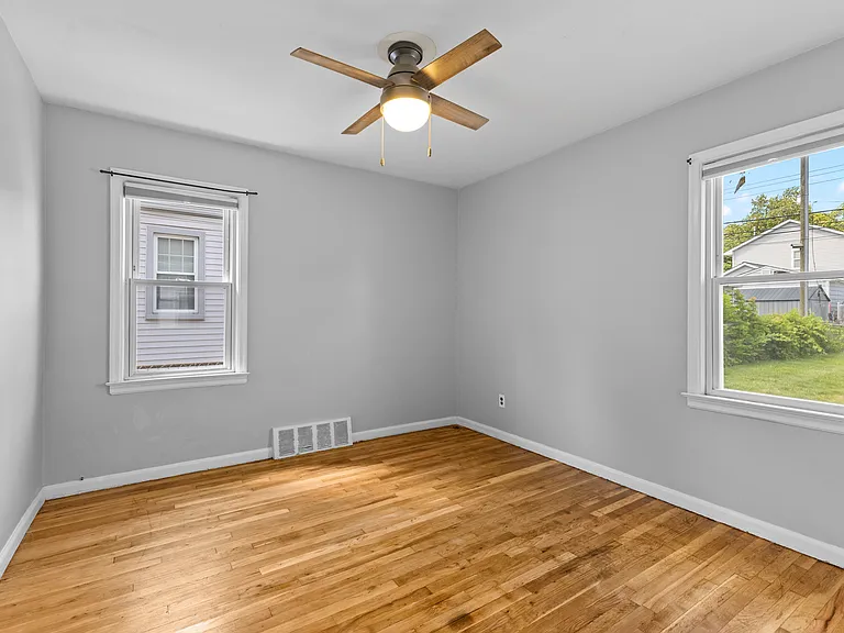 21328 Audette St — Photo 22