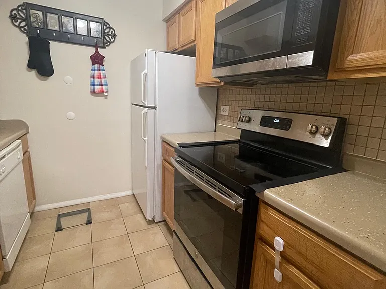 6135 Knoll Wood Rd — Photo 5