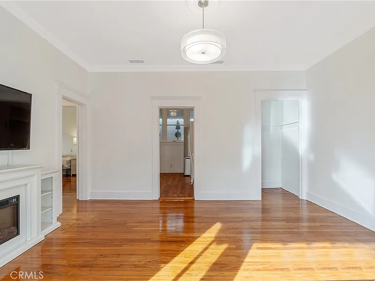 1325 E Altadena Dr — Photo 3