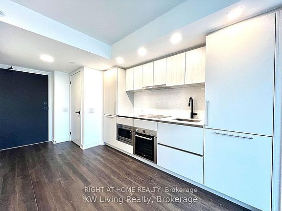 4th image of 609 Sherbourne St #3203