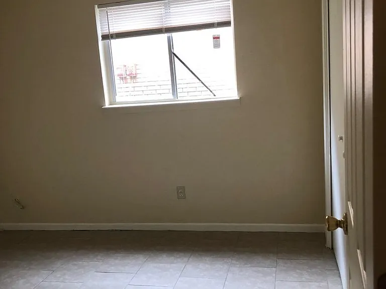 803 W Ave E #8 — Photo 6