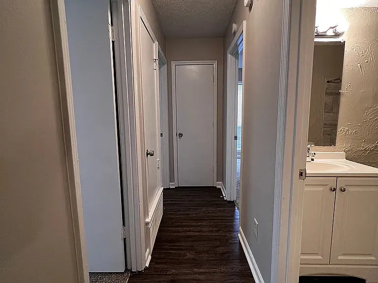 8100 Shallow Glen Trl — Photo 6