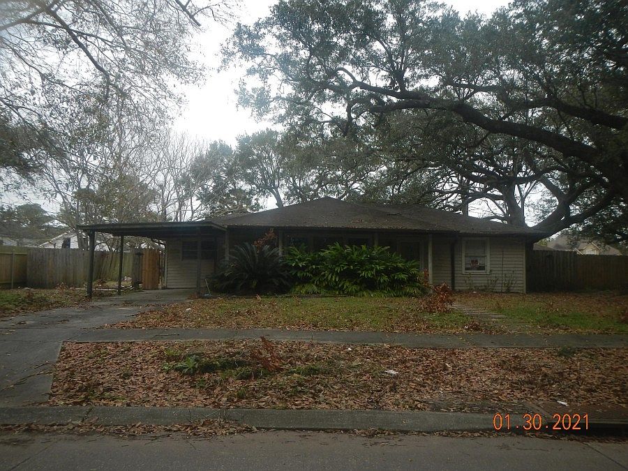 1st image of 204 Fairfax Pl