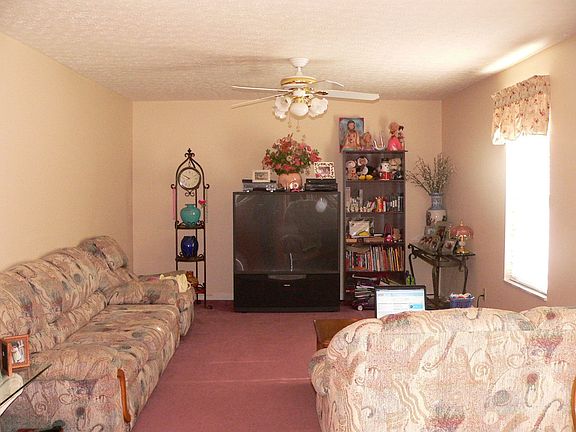 Family room with ceiling fan