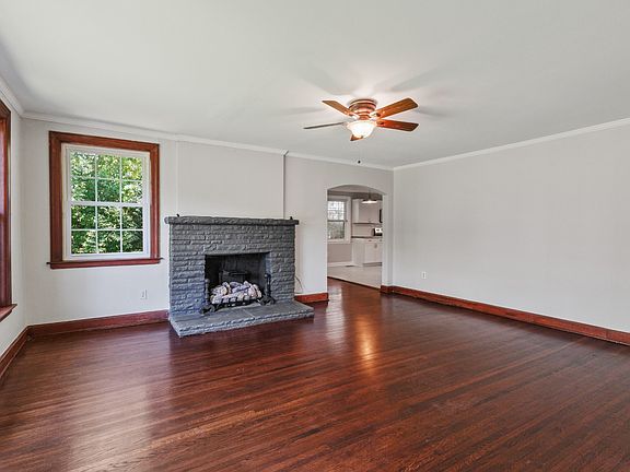 4th image of 273 E Eastland St