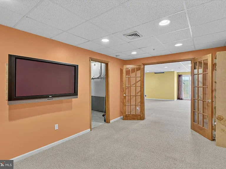 27 Lincoln Dr — Photo 36