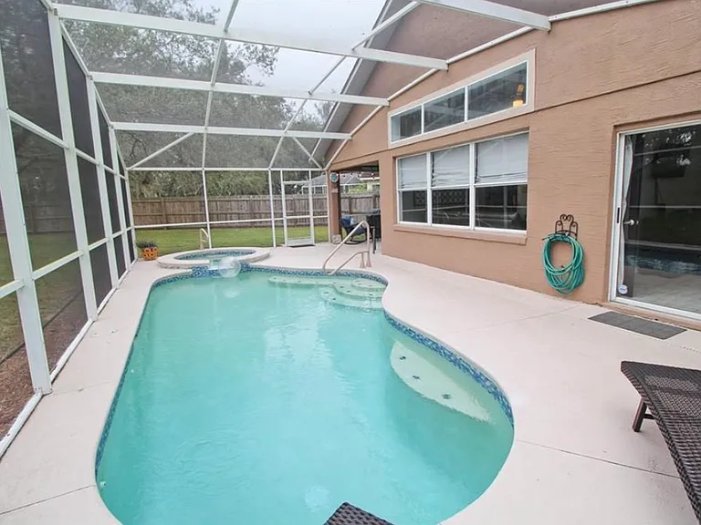 123 Pinewood Ct — Photo 22