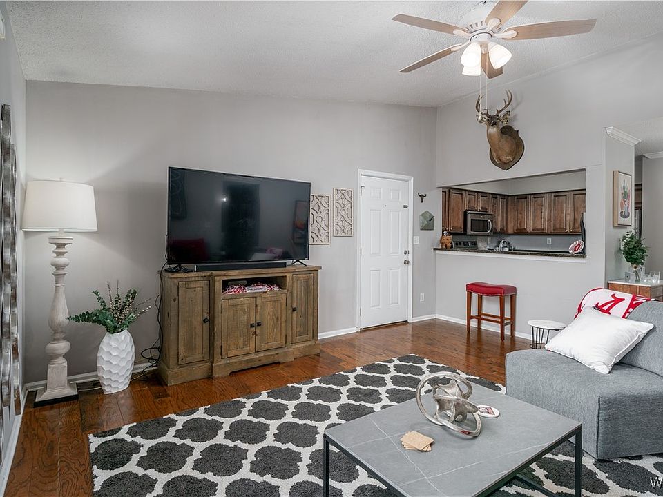 1st image of 120 15th St E APT 422
