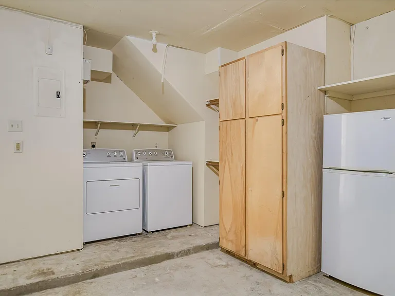 13819 Lothian Dr — Photo 16