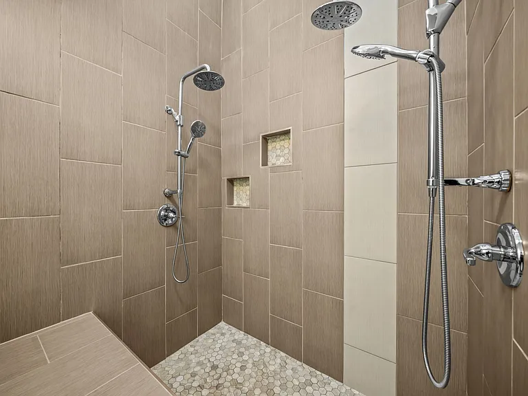 1277 Aalto Main NW — Photo 10
