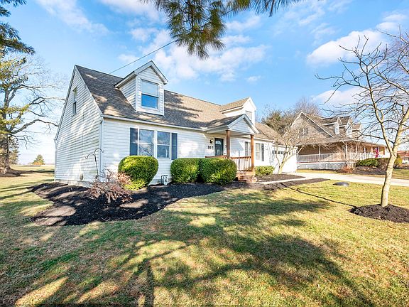 2nd image of 541 E Lakeshore Dr SE