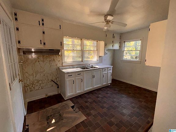 12th image of 800 11th St