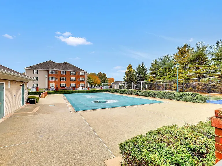 1015 Cumberland Ct — Photo 32
