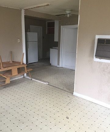 4th image of 1241 S DELAWARE ST
