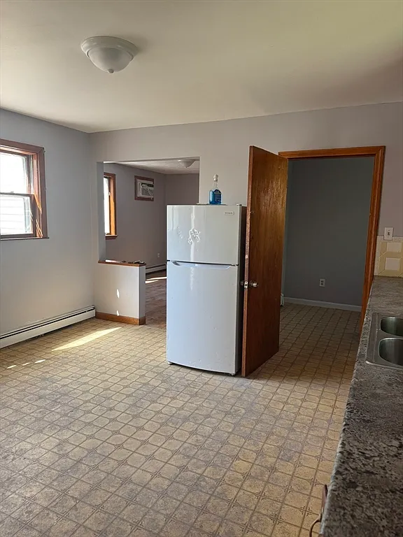 3 bed, 1.0 bath, 1200 sqft, $2,650 — Photo 2