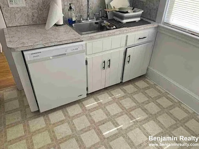 28 Beaconsfield Rd #1 — Photo 2