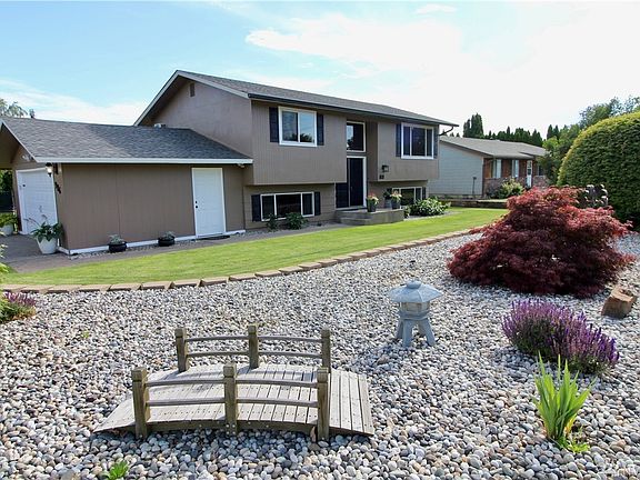 2nd image of 926 N Jennifer Ln