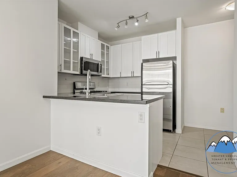 170 W 1st St #801 — Photo 4