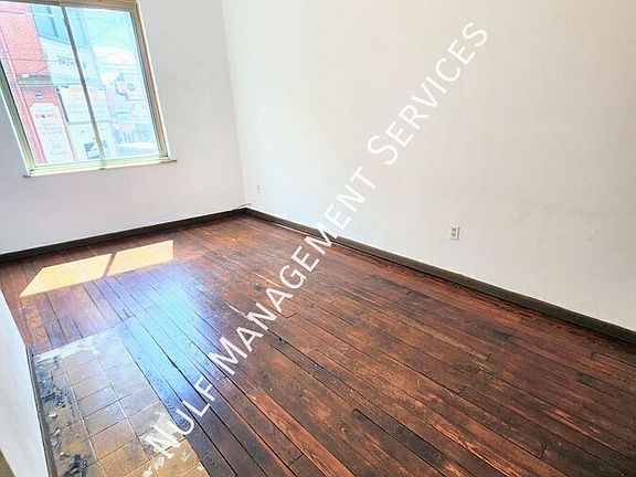 5th image of 209 44th St APT 1