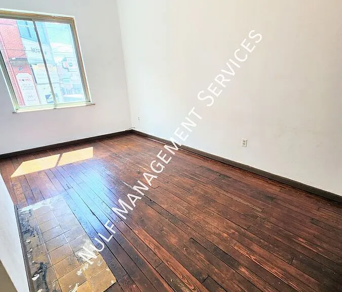 209 44th St #1 — Photo 5