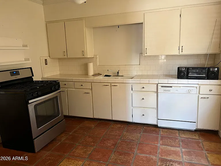38 W Thomas Ln — Photo 4