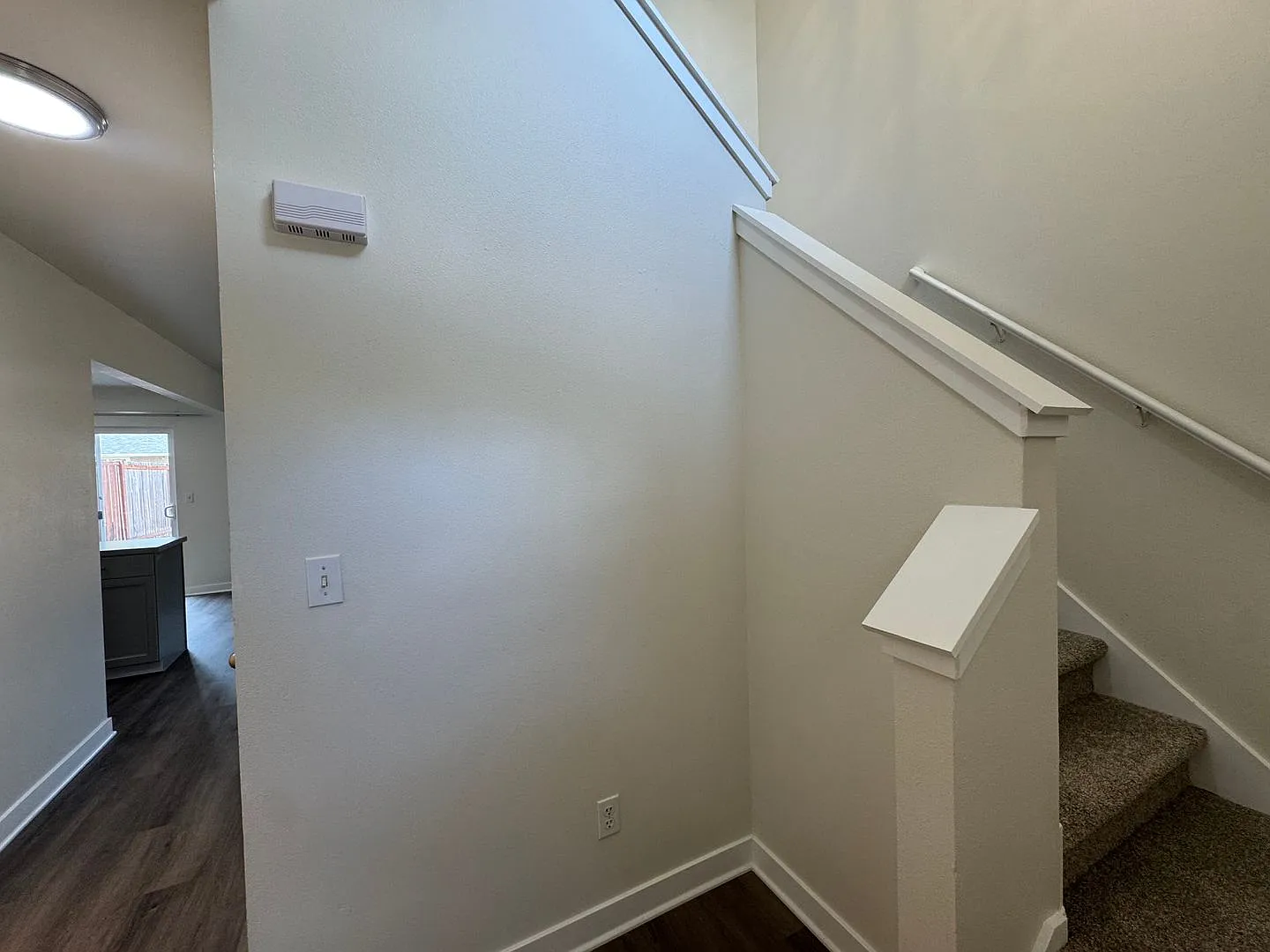 Johnson 943-945 — Photo 3