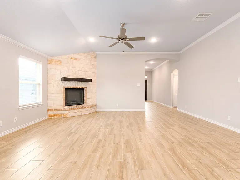 2611 Settlers Oak Dr — Photo 3
