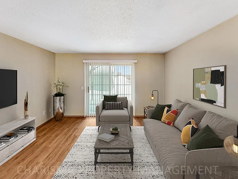 Teakwood Apartments — Photo 7