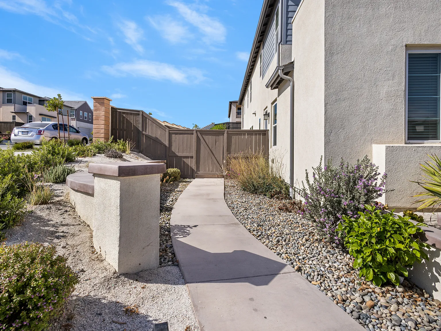 1 bed, 550 sqft, $1,900 — Photo 2