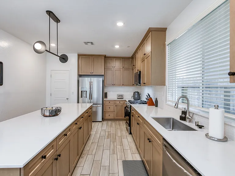 2833 E Teaberry Dr — Photo 14