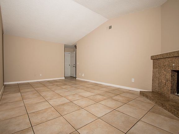 5th image of 1021 Carrie St