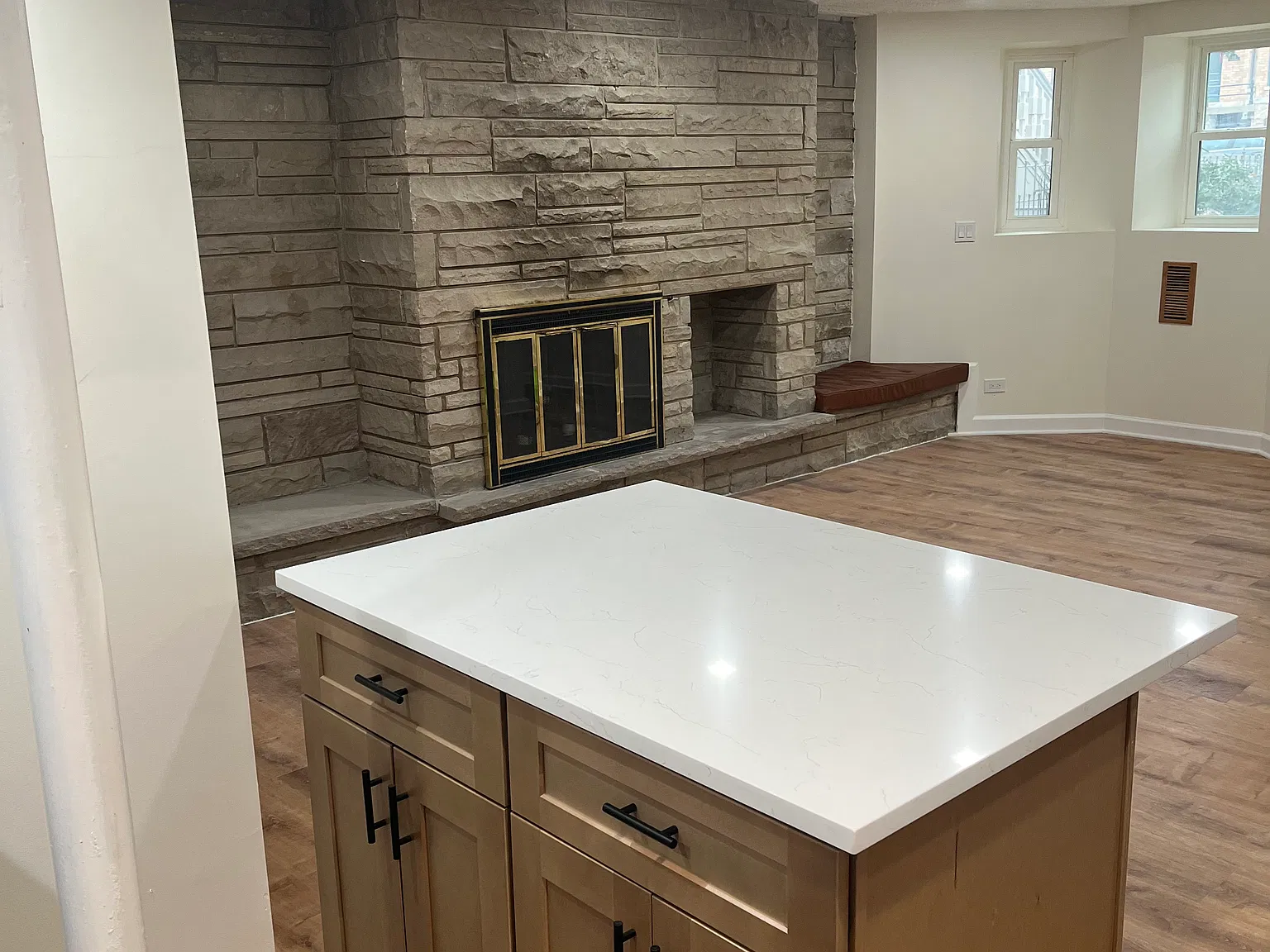 2 bed, 1000 sqft, $2,300 — Photo 4