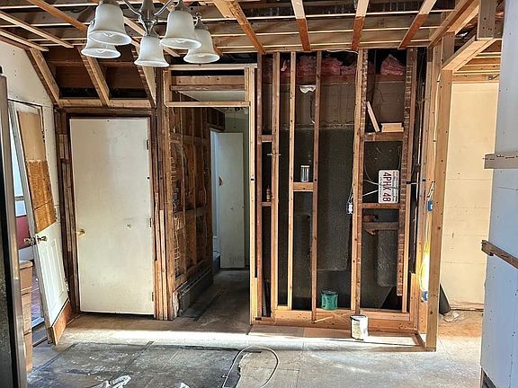 4th image of 86 Andover St