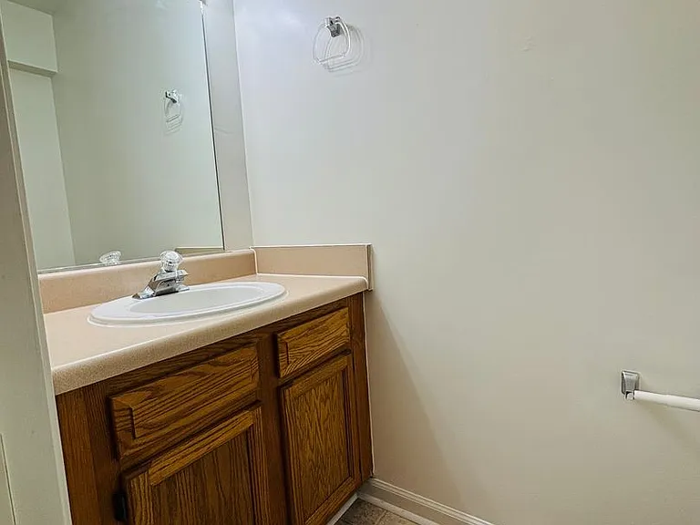 510 Craig St — Photo 16